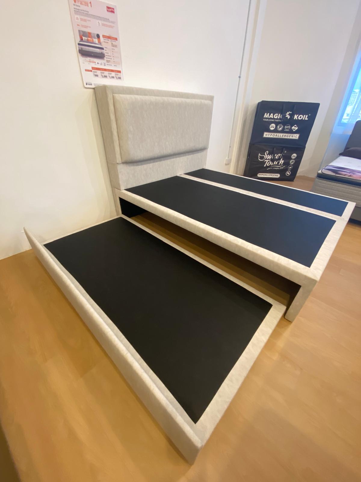 Display Set To Clear! Queen Bed with Single Pullout